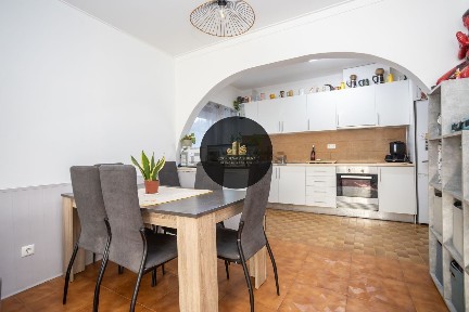 Apartamento T2 à venda na Avenida Padre Nabeto