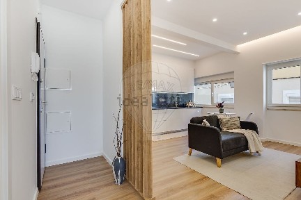 Apartamento T3 à venda na Rua Manuel de Sousa Coutinho