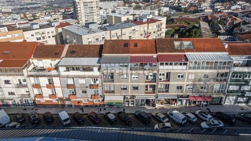 Cafetaria, restaurante para trespasse na Praça do Comércio, 90