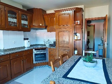 Apartamento T2 à venda na Rua de Entre Paredes