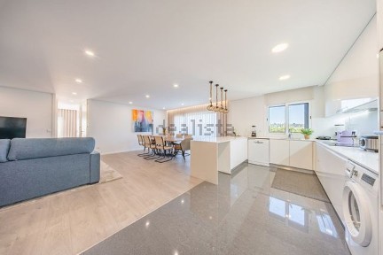 Apartamento T2 à venda na Rua do Furado, 1067