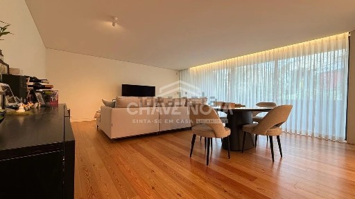 Apartamento T2 à venda na Rua António Bessa Leite