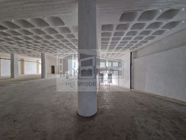 Armazém à venda em Sacavém e Prior Velho