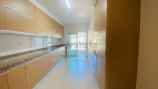 Arrendamento de apartamento T2 na Rua Doutor Victor Pedro Nunes Guerreiro, 7