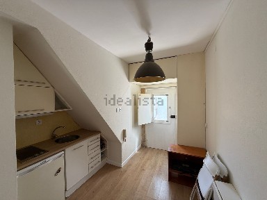 Arrendamento de apartamento T1 na Rua Arco do Carvalhão, 37