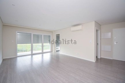 Arrendamento de apartamento T2 na Rua Padre Rui Valério