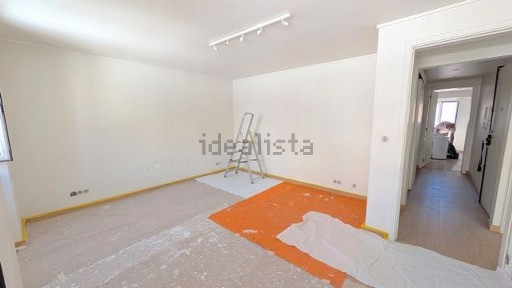 Arrendamento de apartamento T1 na Rua do Meio à Lapa