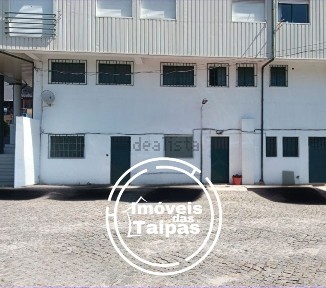 Arrendamento de armazém na Rua do Comandante Carvalho Crato, 433