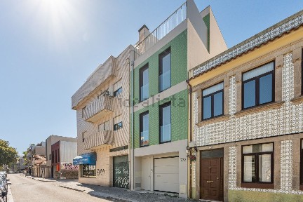 Moradia geminada à venda na Zona Histórica de Matosinhos