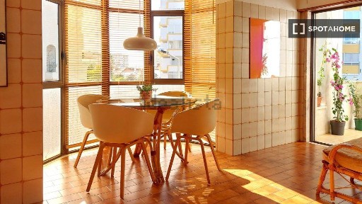Arrendamento de apartamento T2 na Rua José Vicente da Costa