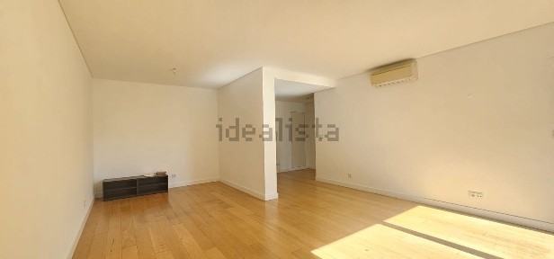 Arrendamento de apartamento T2 na Rua Fernão Mendes Pinto