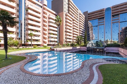 Arrendamento de apartamento T2 na Rua General Firmino Miguel