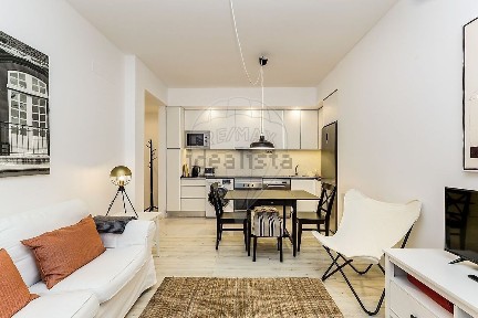 Arrendamento de apartamento T1 na Rua Sousa Martins