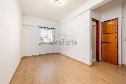 Arrendamento de apartamento T2 na Rua Augusto Gil