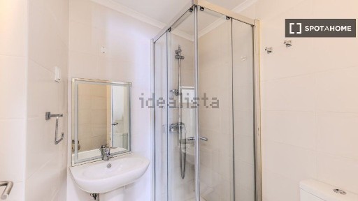 Arrendamento de apartamento T2 na Rua dos Açores