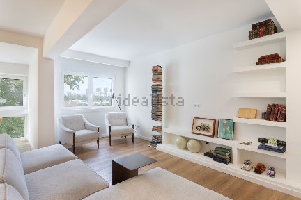 Arrendamento de apartamento T2 na Rua Professor Vítor Fontes