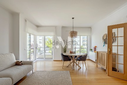 Arrendamento de apartamento T2 na Rua Nova dos Mercadores s/n