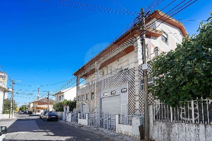 Moradia independente à venda em Santa Iria de Azoia - São João da Talha - Bobadela