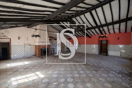 Espaço comercial à venda na Estrada da Serra s/n