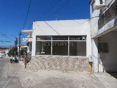 Arrendamento de espaço comercial na Rua das Acácias, 3