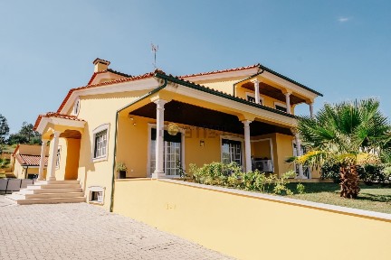 Moradia independente à venda em Antuzede e Vil de Matos