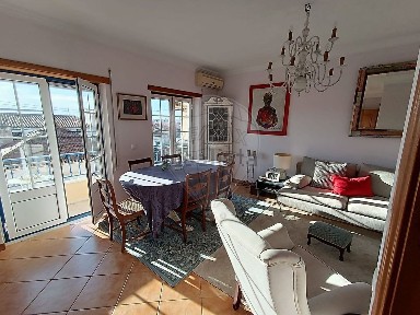 Apartamento T2 à venda na Rua das Barradas