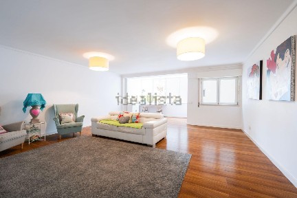 Apartamento T3 à venda na Avenida Carolina Michaelis, 16