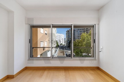Apartamento T2 à venda na Rua Conselheiro Lopo Vaz s/n