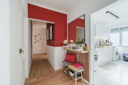 Apartamento T2 à venda na Rua Branquinho da Fonseca, 19