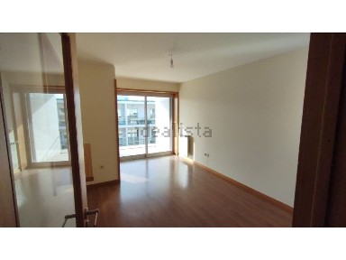 Arrendamento de apartamento T0 na Rua Doutor Alberto de Sousa Valente