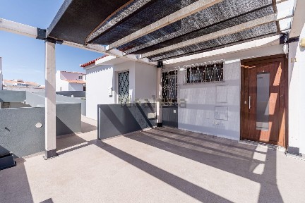Apartamento T4 à venda na Rua Gago Coutinho