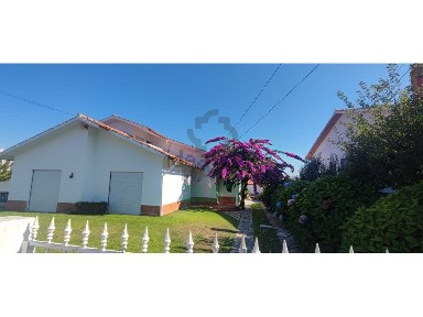 Moradia independente à venda na Garcia - Pilado - Pero Neto