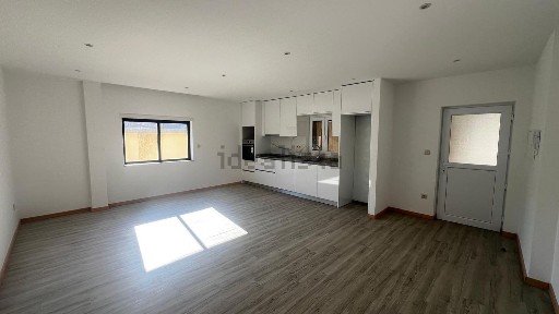 Arrendamento de apartamento T2 na Rua Doutor Francisco Machado Owen