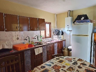 Moradia independente à venda em traversa da carreira