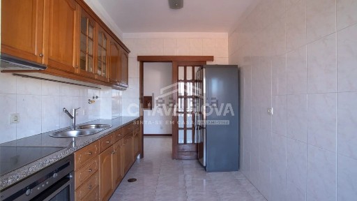 Apartamento T3 à venda na Rua São Sebastião