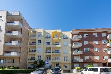 Apartamento T3 à venda na Rua António Marques, 51