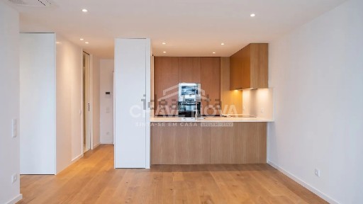 Apartamento T2 à venda na Rua Adosinda de Jesus Anes