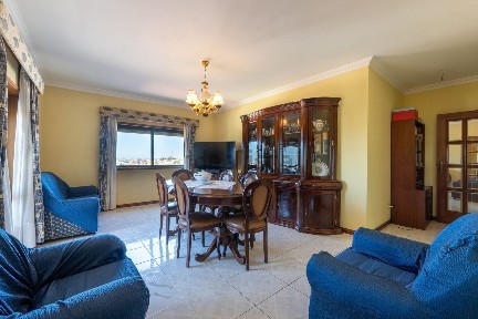 Apartamento T2 à venda na Rua Artur Neves, 369
