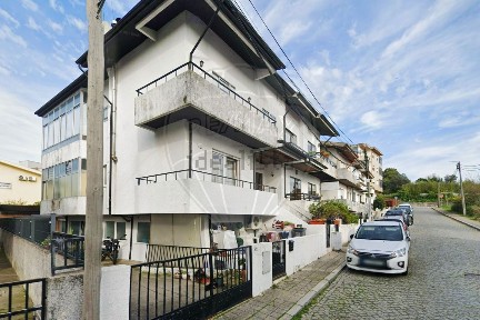 Andar de moradia à venda na Rua Doutor Joaquim Moutinho dos Santos, 78
