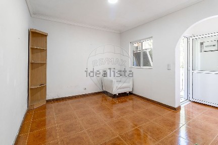 Moradia independente à venda na Zona Este
