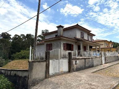 Moradia independente à venda em Rebordões Santa Maria s/n
