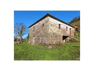 Moradia independente à venda em Labrujó - Rendufe - Vilar do Monte