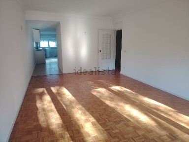 Arrendamento de apartamento T2 na Avenida Aníbal Firmino da Silva, 283
