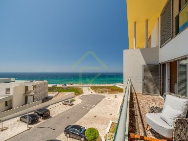 Apartamento T4 à venda na Póvoa de Penafirme - Santa Cruz
