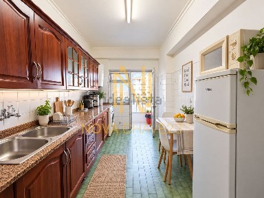 Apartamento T2 à venda na Rua Ponte Nova, 1