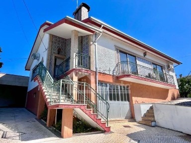 Moradia independente à venda em São João de Loure e Frossos