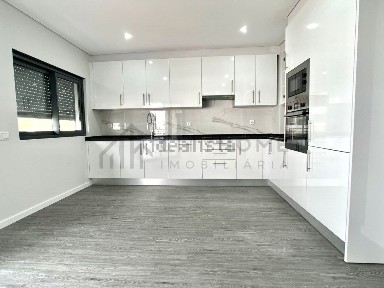 Apartamento T3 à venda no Bairro Novo - Azinhaga da Patinha