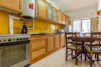 Apartamento T2 à venda na Rua Luís de Camões s/n