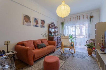Apartamento T2 à venda na Praceta João Azevedo, 5