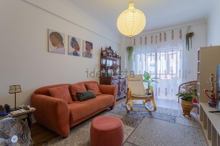 Apartamento T2 à venda na Praceta João Azevedo, 5